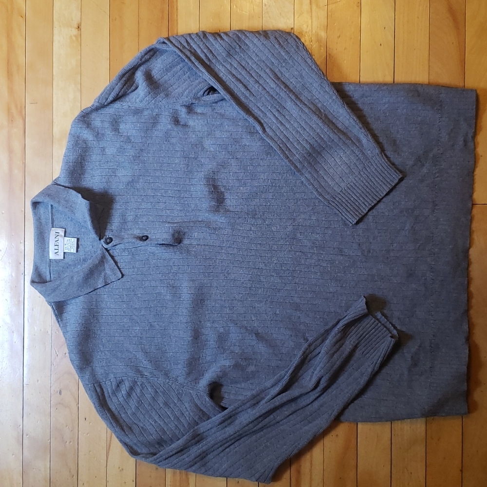Alfani Men's v-neck button sweater size medium